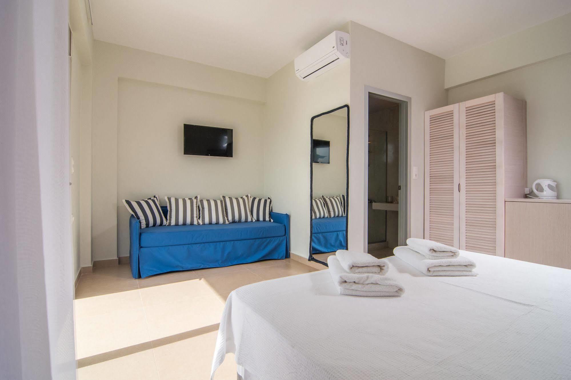 Blue Horizon Hotel Palaiochora Eksteriør billede